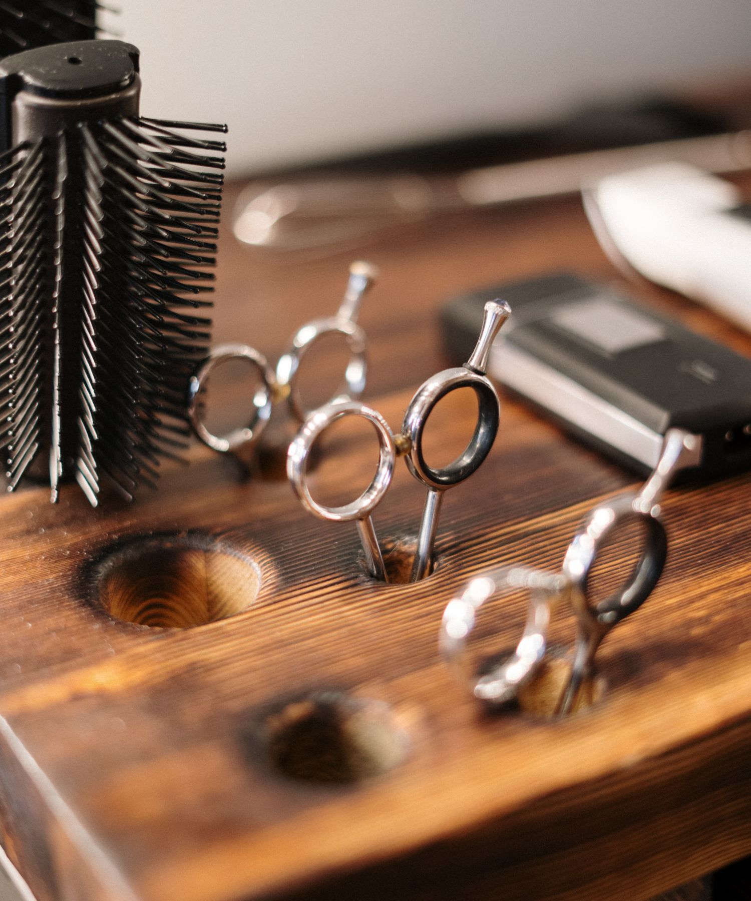 ferramentas e produtos de alta qualidade que atendem às demandas dos profissionais de cabelo e beleza. Projetada com o compromisso de elevar o padrão da sua arte